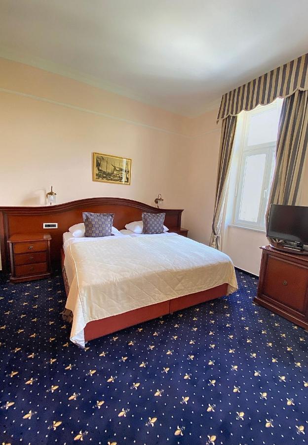 Savoy Hotel 4*