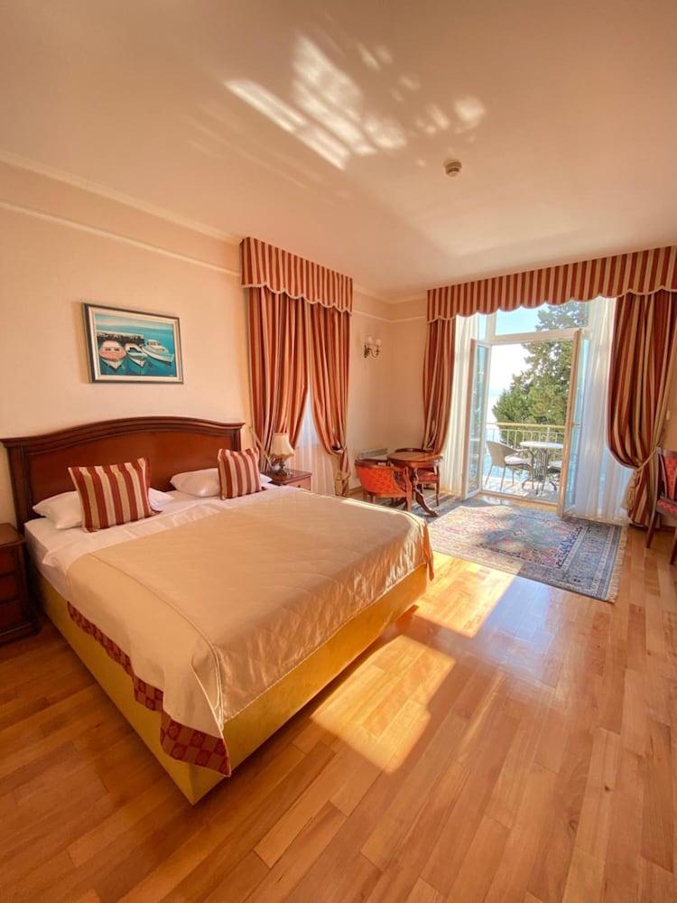 Savoy Hotel 4*
