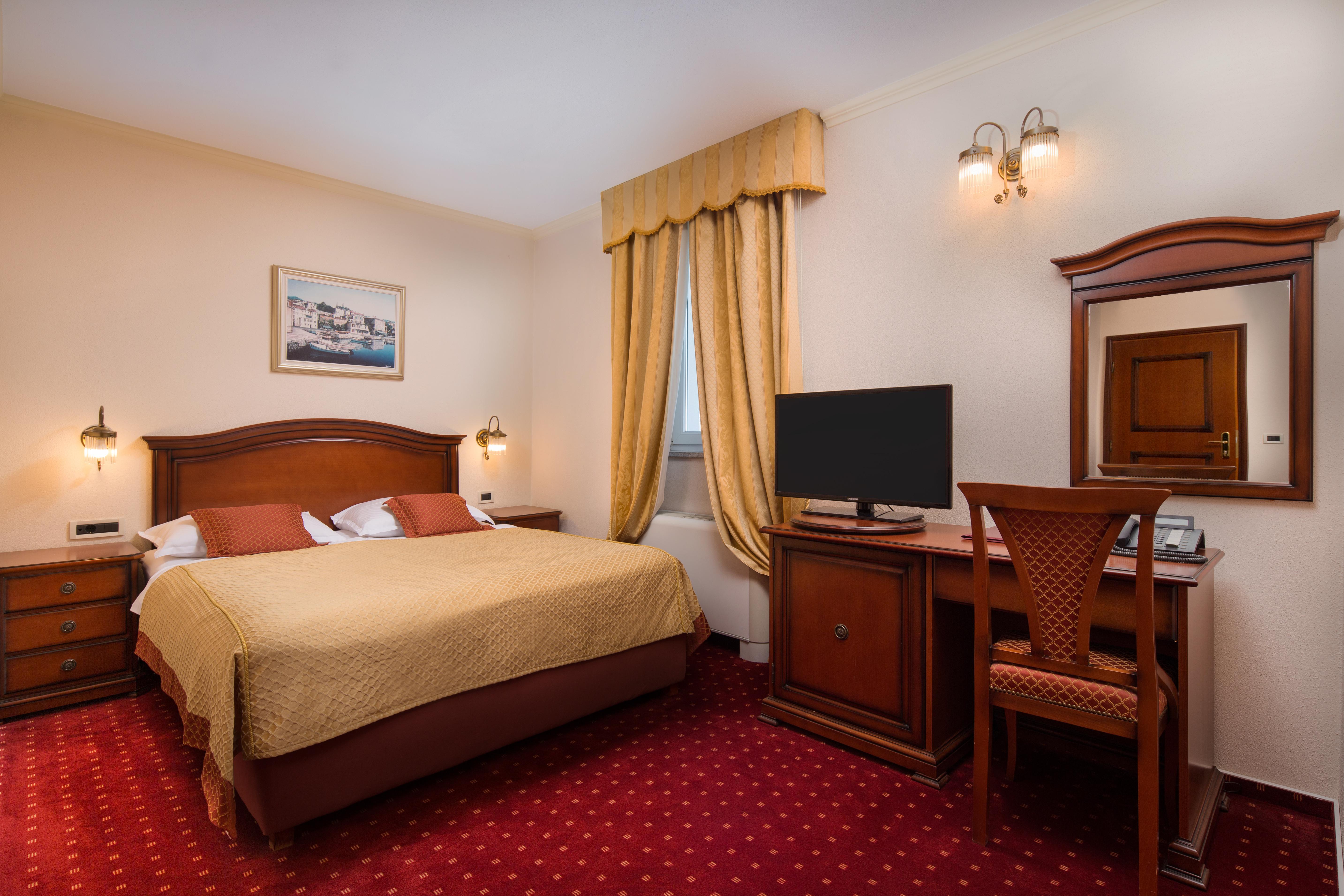 Savoy Hotel 4*